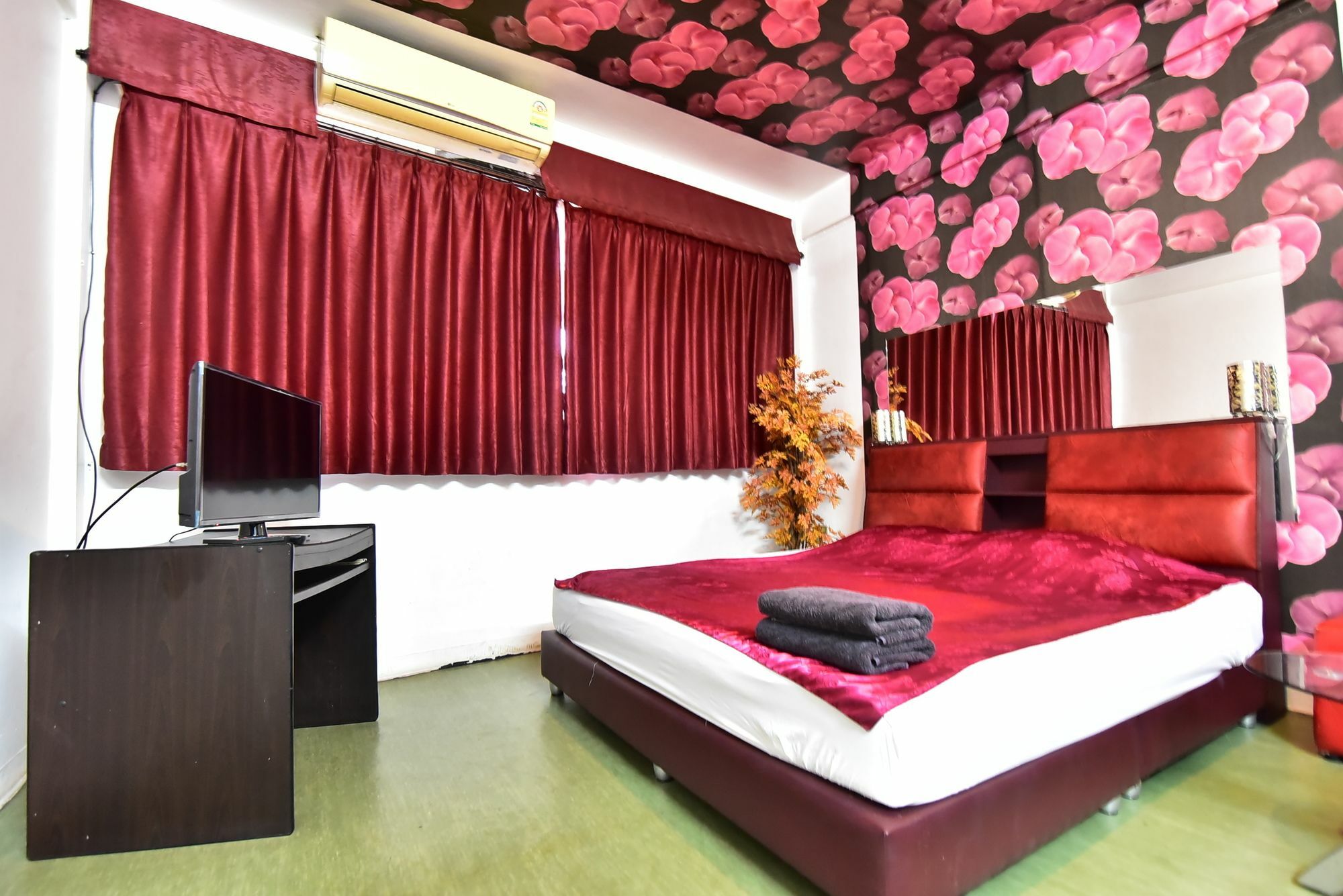Maxwell Inn Pattaya Exterior foto
